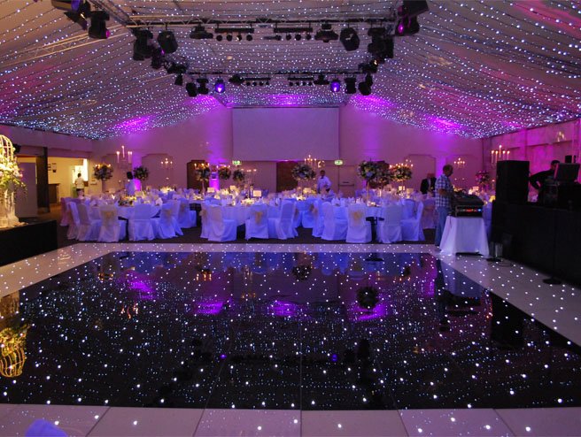 LED танцпол, имитирующий звездное небо