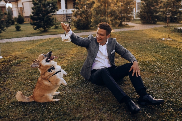 Евгений Гомон – ведущий на свадьбу с чувством юмора в Москве и Санкт-Петербурге.