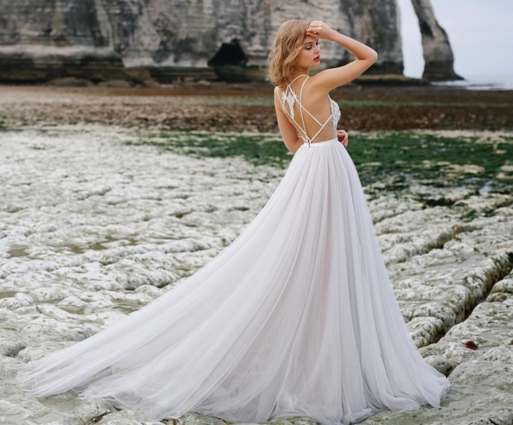 Tea
http://svadbaveka.com/dress/a-siluet/tea