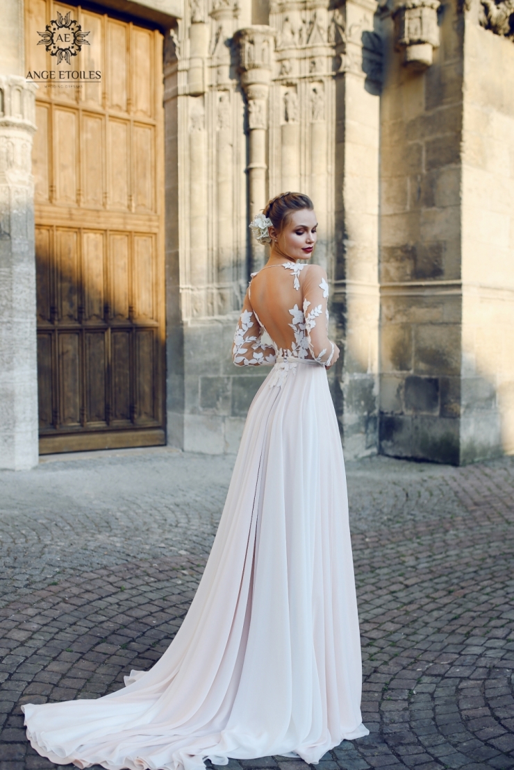 Filisi 
http://svadbaveka.com/dress/kruzhevnie/filisi