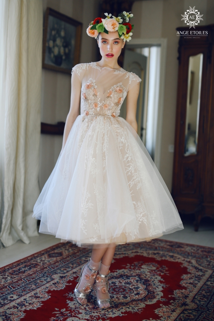 Fibi
http://svadbaveka.com/dress/korotkie/fibi