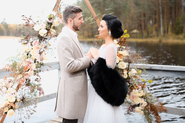 Флористика и декор S.A.M.flowers. 
Фотограф Мария Апрельская 
Видеограф Олег Карпов 
Макияж и причёска Ольга Андреева 
Стилист, шоппер Катерина Фишер