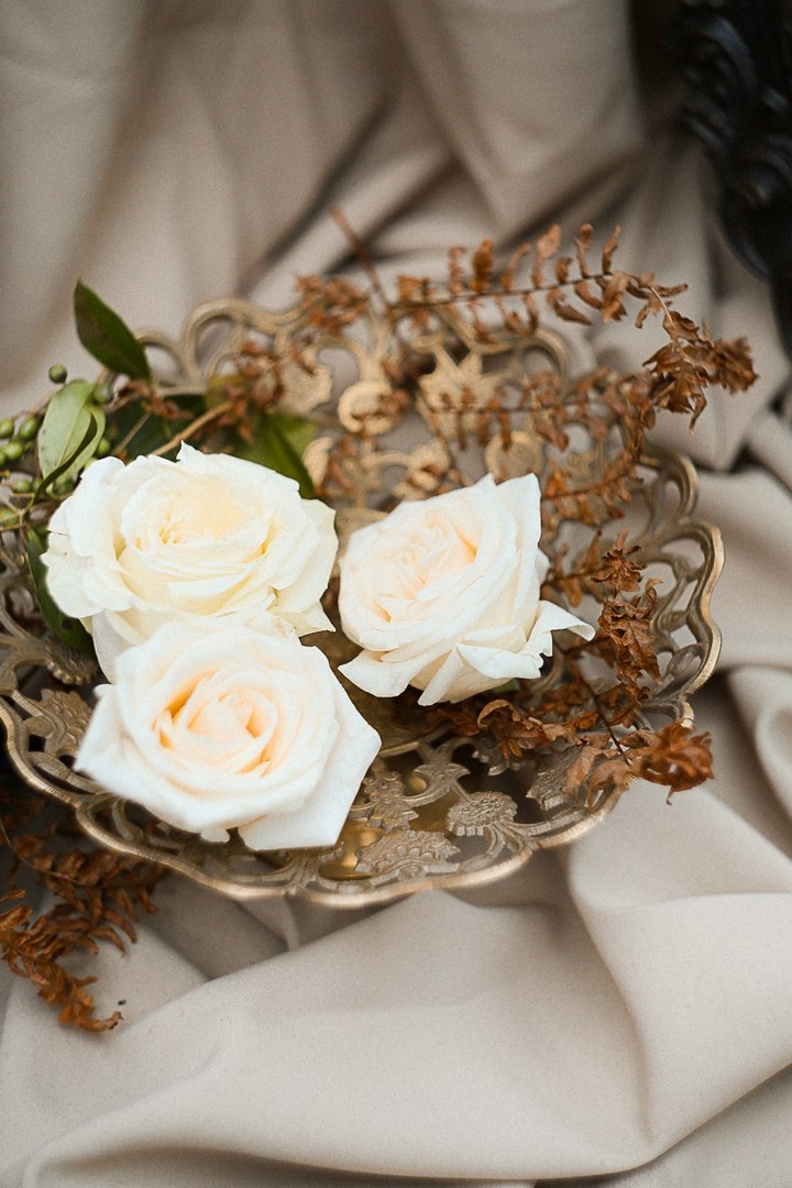 Флористика и декор S.A.M.flowers. 
Фотограф Мария Апрельская 
Видеограф Олег Карпов 
Макияж и причёска Ольга Андреева 
Стилист, шоппер Катерина Фишер