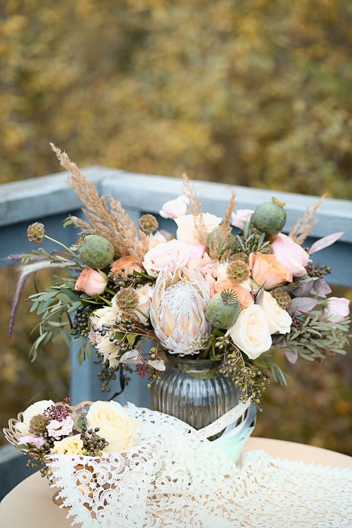 Флористика и декор S.A.M.flowers. 
Фотограф Мария Апрельская 
Видеограф Олег Карпов 
Макияж и причёска Ольга Андреева 
Стилист, шоппер Катерина Фишер