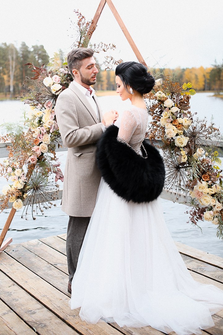 Флористика и декор S.A.M.flowers. 
Фотограф Мария Апрельская 
Видеограф Олег Карпов 
Макияж и причёска Ольга Андреева 
Стилист, шоппер Катерина Фишер
