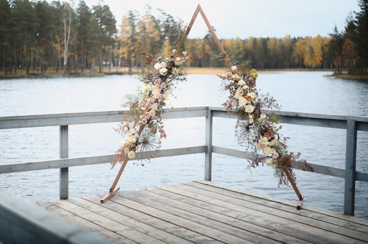 Флористика и декор S.A.M.flowers. 
Фотограф Мария Апрельская 
Видеограф Олег Карпов 
Макияж и причёска Ольга Андреева 
Стилист, шоппер Катерина Фишер