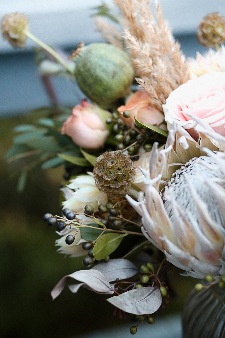 Флористика и декор S.A.M.flowers. 
Фотограф Мария Апрельская 
Видеограф Олег Карпов 
Макияж и причёска Ольга Андреева 
Стилист, шоппер Катерина Фишер
