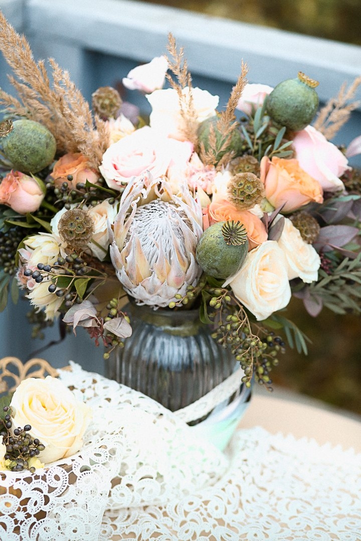 Флористика и декор S.A.M.flowers. 
Фотограф Мария Апрельская 
Видеограф Олег Карпов 
Макияж и причёска Ольга Андреева 
Стилист, шоппер Катерина Фишер