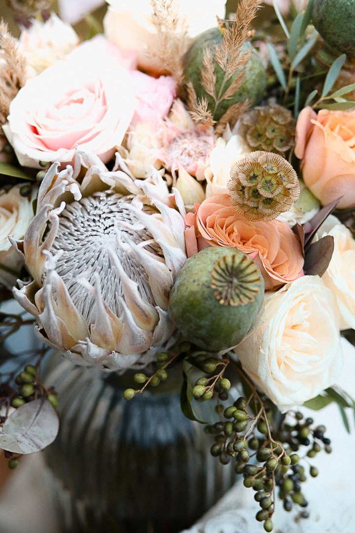 Флористика и декор S.A.M.flowers. 
Фотограф Мария Апрельская 
Видеограф Олег Карпов 
Макияж и причёска Ольга Андреева 
Стилист, шоппер Катерина Фишер