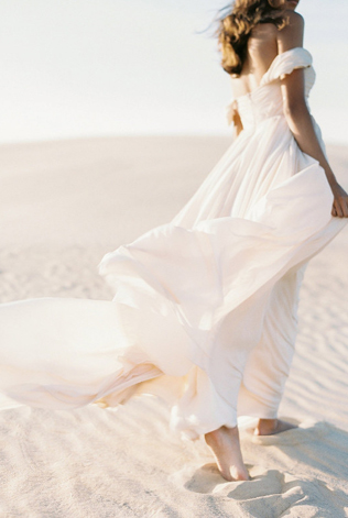 Свадебное платье на ветру