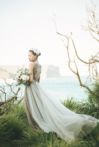 Свадебное платье на ветру