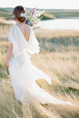Свадебное платье на ветру
