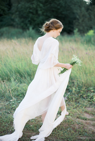 Свадебное платье на ветру