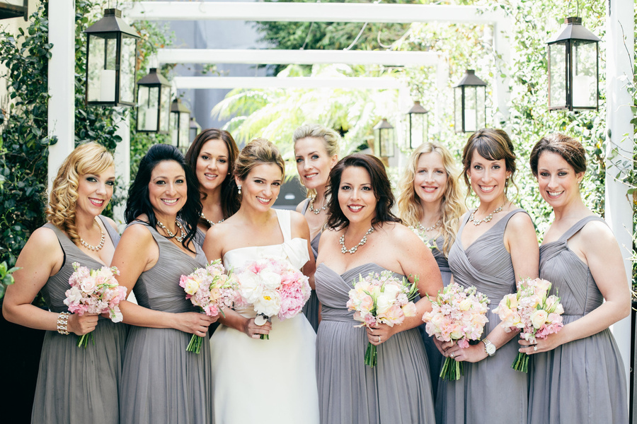 подружки невесты в сером