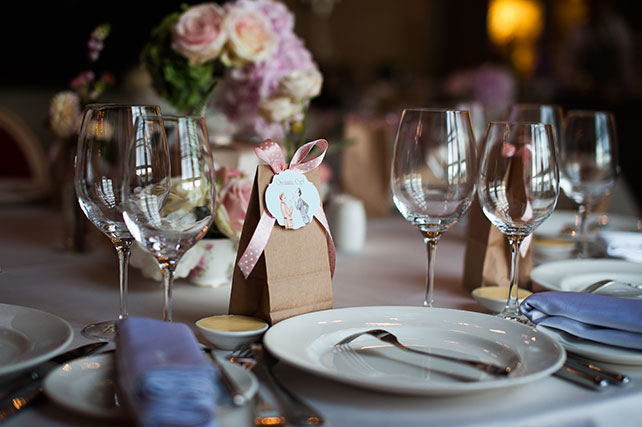 Свадьба в английском стиле, бонбоньерки для гостей