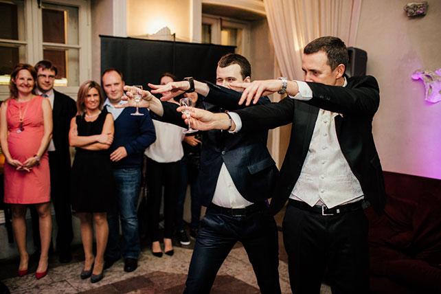 Свадьба в английском стиле, фокусник на свадьбе