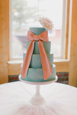 Торт с бантом