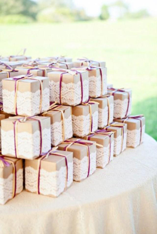 Подарки для гостей с бантом