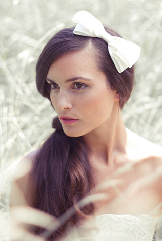 Прическа невесты с бантиком