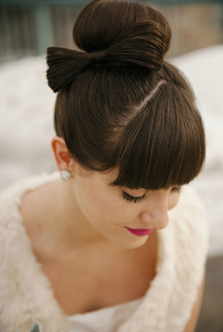 Прическа невесты с бантом