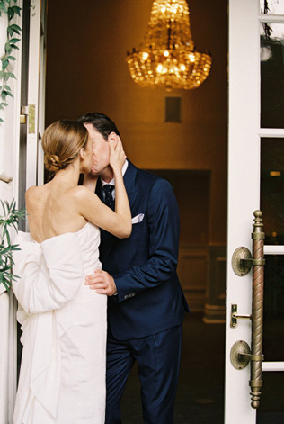 Свадебное платье с бантом