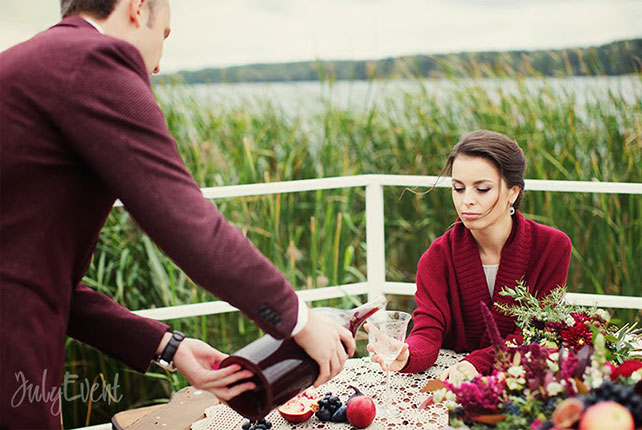 Антон и Татьяна, богемная свадьба бордового цвета