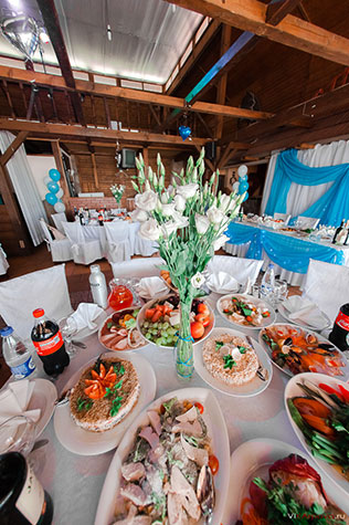 небесно-голубая свадьба Константина и Марии