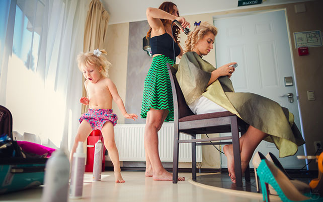 Алиса в Стране Чудес, тематическая свадьба Ани и Андрея, невесте делают причёску