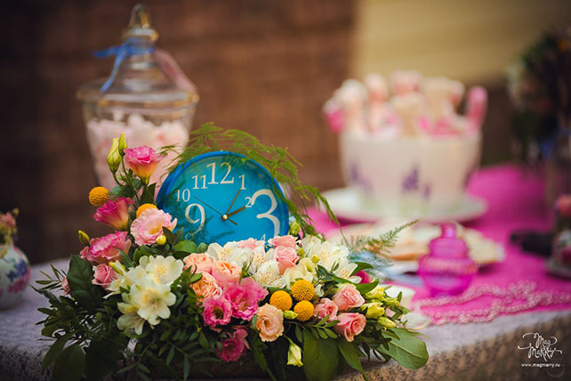 Алиса в Стране Чудес, тематическая свадьба Ани и Андрея, детали декора, часы