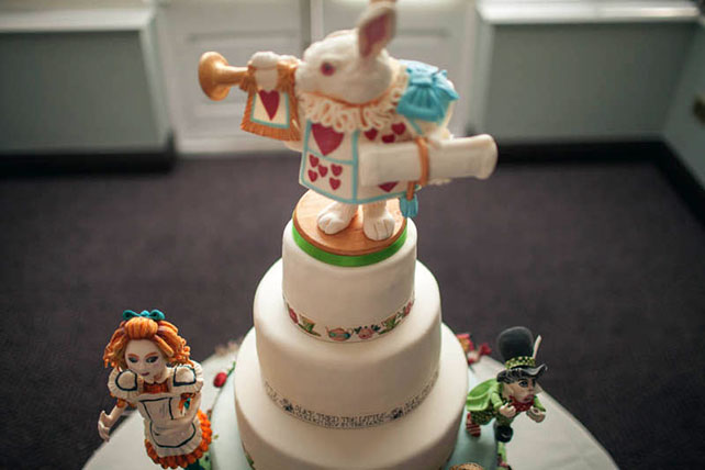 свадьба в тематике Алиса в Стране чудес, торт