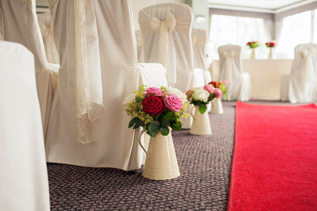 свадьба в тематике Алиса в Стране чудес, декор зала