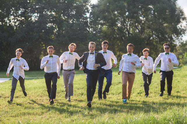 Английский сад, жених с друзьями