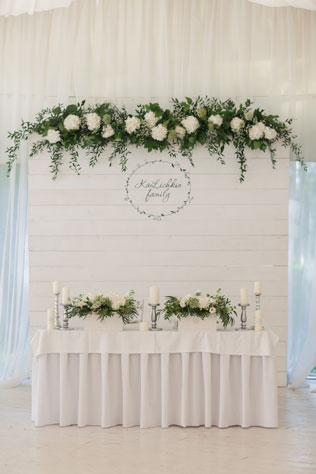 Английский сад, декор стола молодоженов