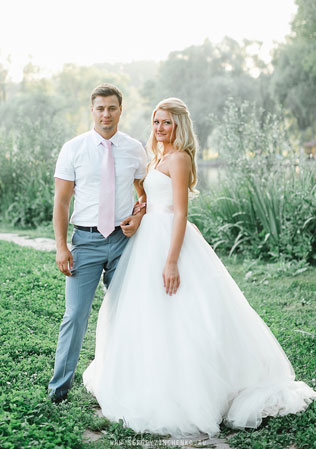 белая свадьба в шатре, жених и невеста