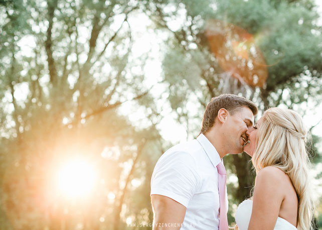 белая свадьба в шатре, жених и невеста