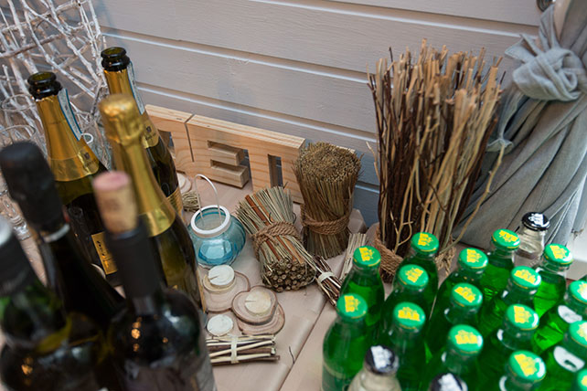 бело-голубая свадьба, стол с закусками и напитками