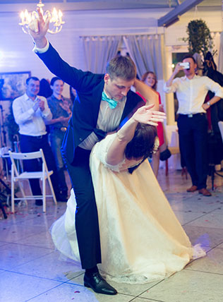 бело-голубая свадьба, танец молодоженов