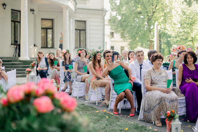 Гости на свадьбе