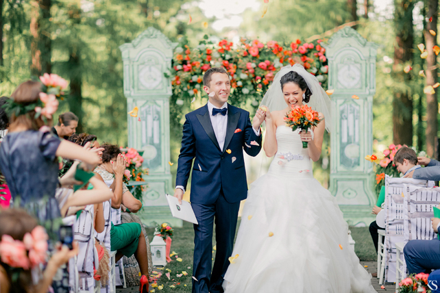 Муж и жена радуются