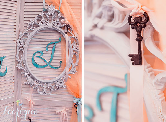 Бирюзово-персиковая свадьба с ключиками, декор задника у стола молодожёнов