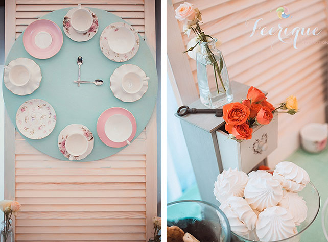 Бирюзово-персиковая свадьба с ключиками, часы из чайных чашек, сладкий стол