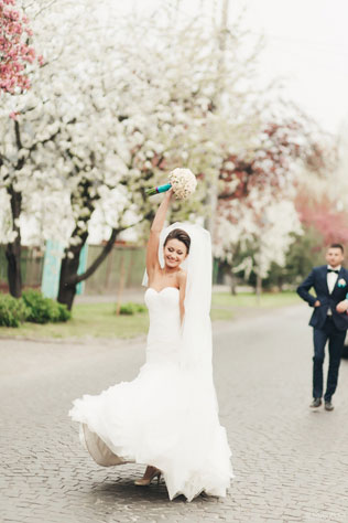 Бирюзовая свадьба Юрия и Александры, прогулка невесты