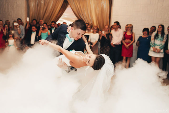 Бирюзовая свадьба Юрия и Александры, танец молодожён