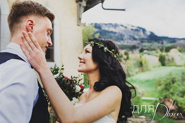 свадьба в стиле бохо во французских Альпах, встреча жениха и невесты