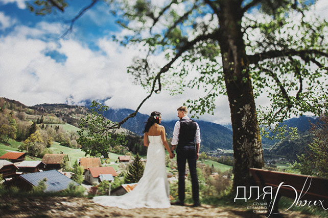 свадьба в стиле бохо во французских Альпах, жених и невеста