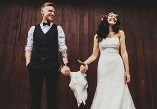 свадьба в стиле бохо во французских Альпах, жених и невеста