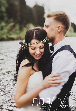 свадьба в стиле бохо во французских Альпах, жених и невеста