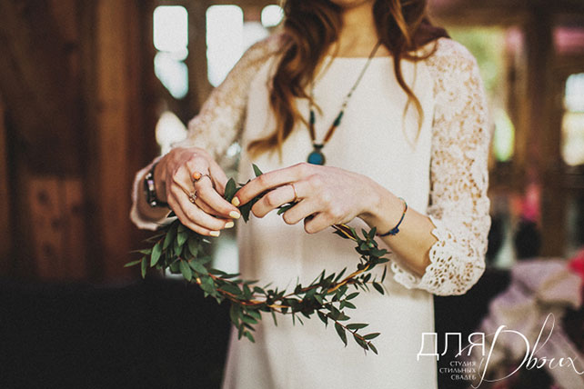 свадьба в стиле бохо во французских Альпах, венок подружки невесты