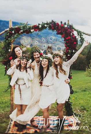 свадьба в стиле бохо во французских Альпах, подружки невесты