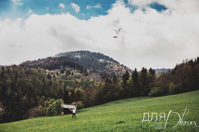 свадьба в стиле бохо во французских Альпах, запуск воздушного змея